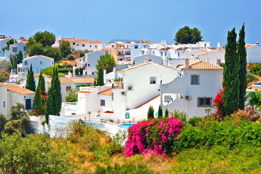 La belle ville de Nerja sur la Costa del Sol en Espagne