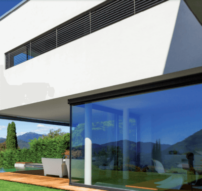 Vue extérieure d’un appartement avec terrasse